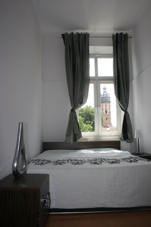 Exclusive Apartment, Multiple Beds, Garden View | Premium bedding, desk, iron/ironing board, free WiFi - Folk Apartment Meiselsa str Church view (Kraków)