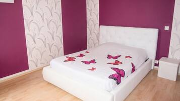 2 bedrooms, travel cot, free WiFi