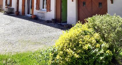 Homerez - Comfortable Apartment with Garden