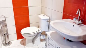 Shower - Homerez - Comfortable Apartment with Garden (Saint-Dié-des-Vosges)