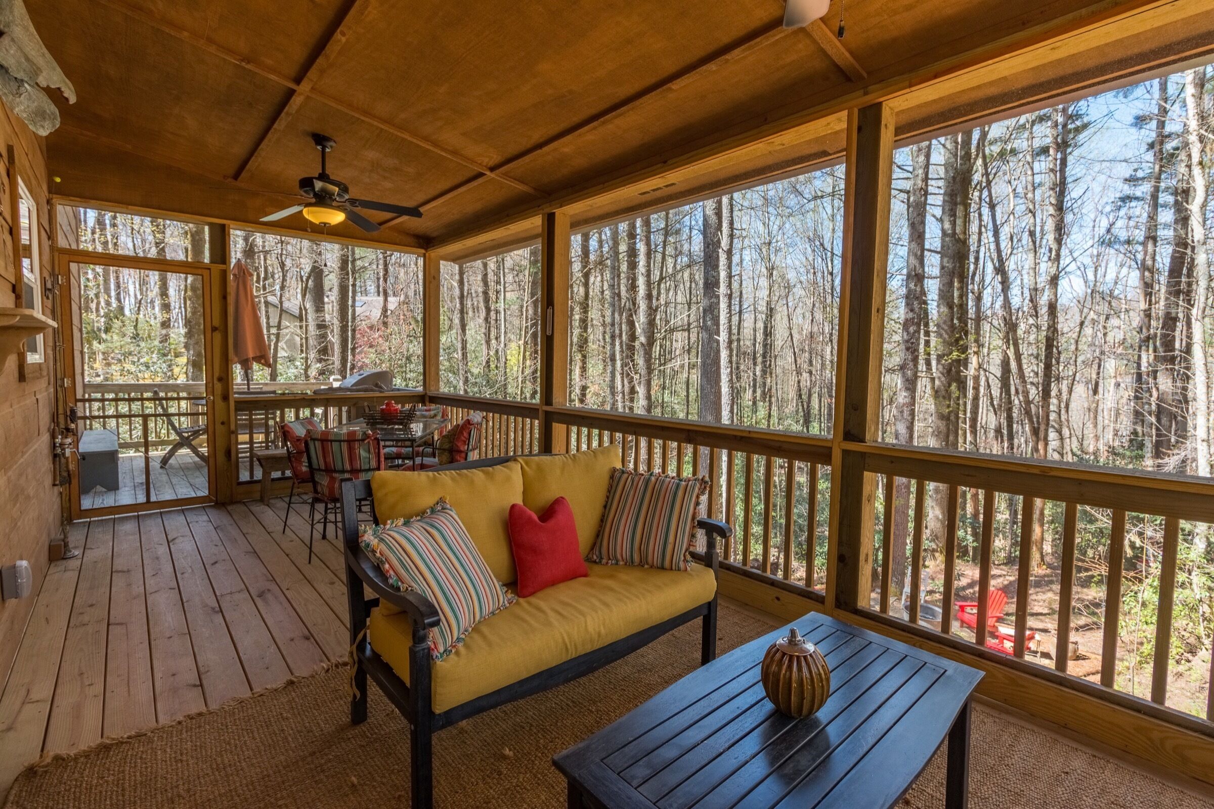 屋外ダイニングエリア