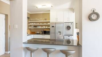 Căn hộ Cao cấp, 2 phòng ngủ, ban công, quang cảnh biển | 2 phòng ngủ, bộ đồ giường cao cấp, bàn, bàn ủi/dụng cụ ủi quần áo