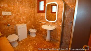 Apartemen Superior, 3 kamar tidur (briD) | Kamar mandi | Shower dan kloset