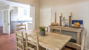 Family House, 4 Bedrooms, Garden Area | In-room dining - Stamford Road (Cape Town)