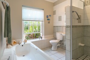 Family House, 4 Bedrooms, Garden Area | Bathroom - Stamford Road (Cape Town)