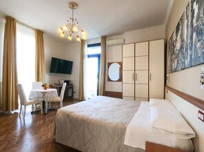 In-room safe, desk, soundproofing, free WiFi