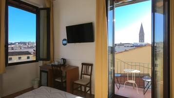 In-room safe, desk, soundproofing, free WiFi
