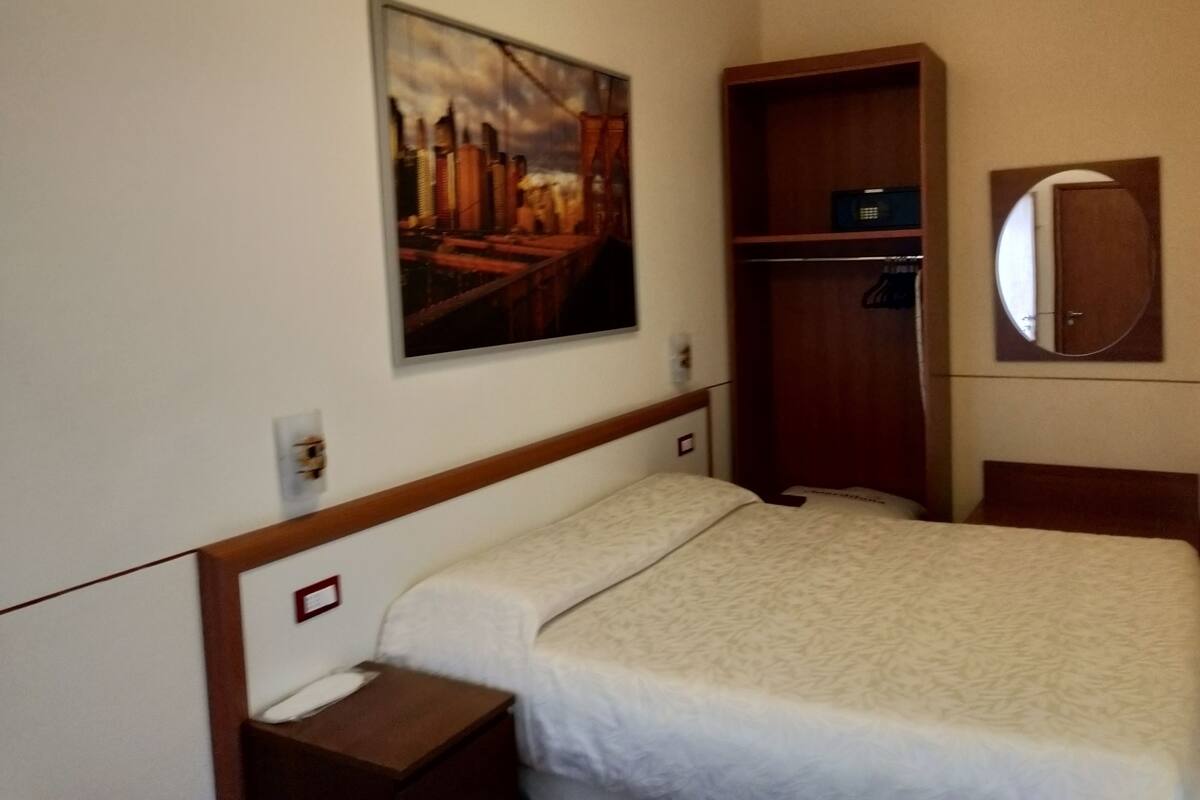 Standard-Doppel- oder -Zweibettzimmer