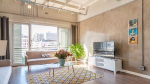 Superior Penthouse, 2 Bedrooms, Ensuite, City View | Living room - 11 on Buiten suite 1 (Cape Town)