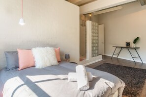 2 habitaciones, ropa de cama de alta calidad y escritorio 