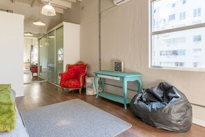 2 habitaciones, ropa de cama de alta calidad y escritorio 