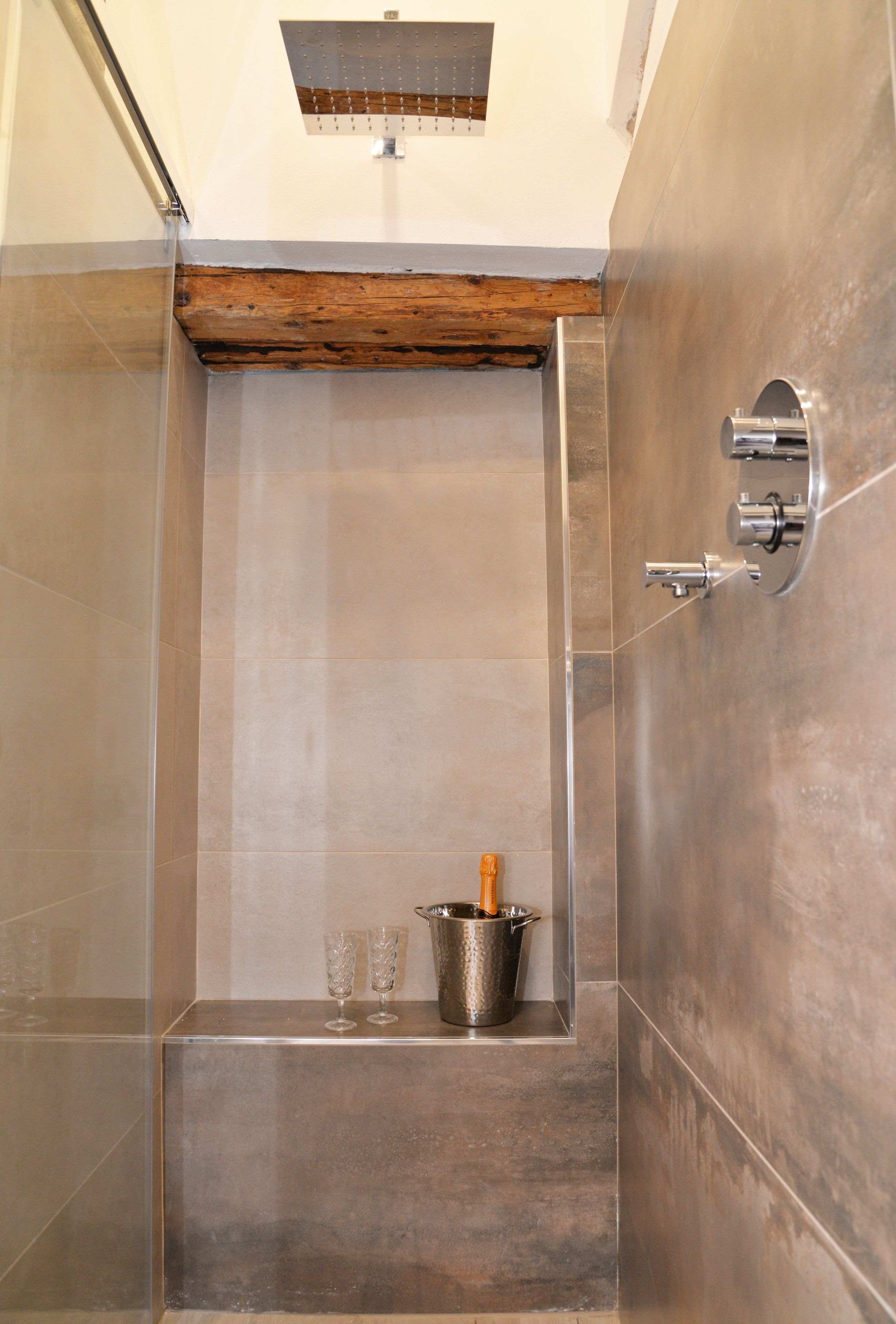 Quadrupla Luxury | Bagno | Doccia, soffione a pioggia, set di cortesia gratuito, asciugacapelli