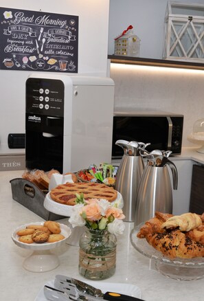 Free daily local cuisine breakfast  - Civico29 B&B (Como)