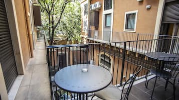 Quartos à prova de som, ferros/tábuas de passar roupa, Wi-Fi de cortesia