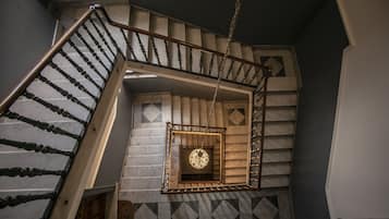 Quartos à prova de som, ferros/tábuas de passar roupa, Wi-Fi de cortesia