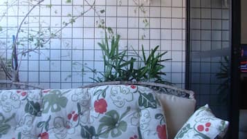 Comfort Double Room | Living area | Flat-screen TV, DVD player