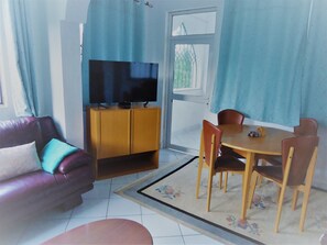 Comfort Apartment, 3 Bedrooms, Balcony, Pool View | Living room - Royal Palms Apartments - Apartment D4 (Mtwapa)