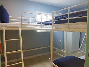 Dormitori compartit, només per a dones (3 Person) | Habitacions insonoritzades, wifi gratuïta i roba de llit