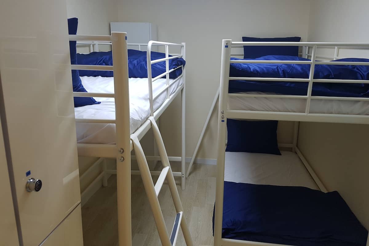 Schallisolierte Zimmer, kostenloses WLAN, Bettwäsche
