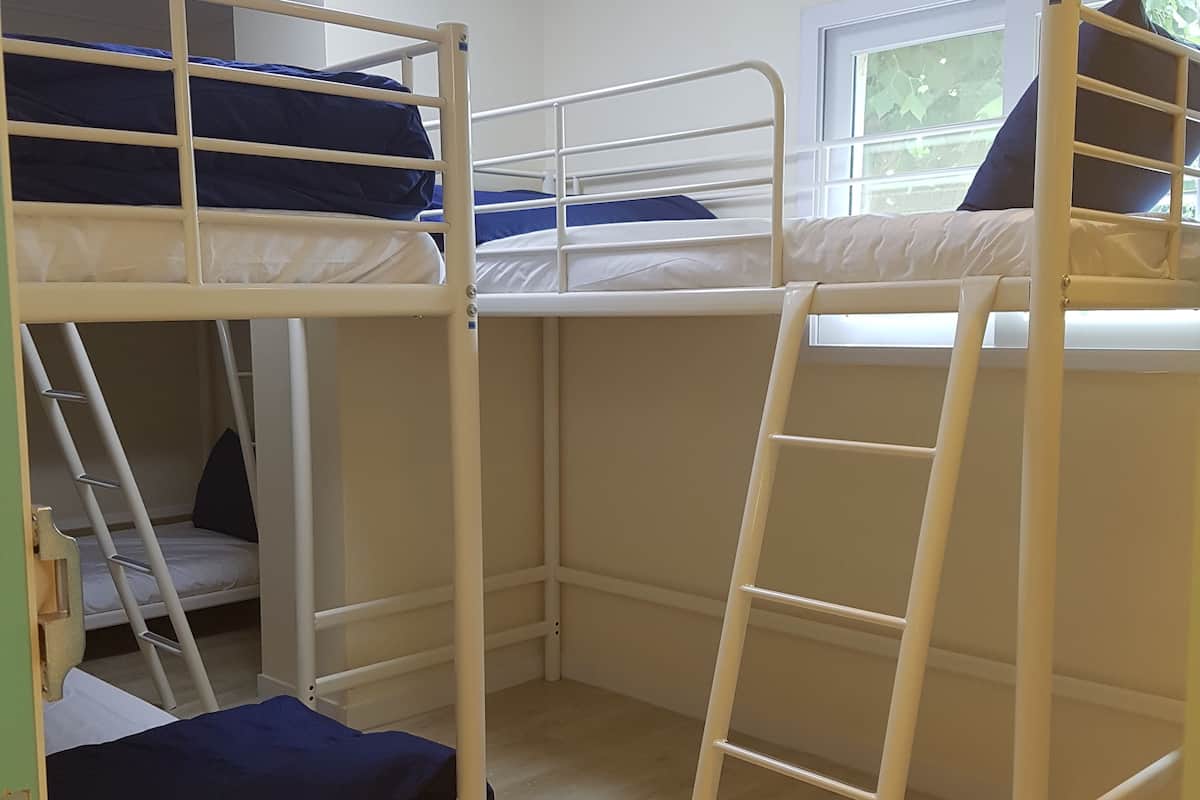 Dormitorio condiviso, per soli uomini (3 Person) | Insonorizzazione, Wi-Fi gratuito, lenzuola