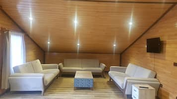 Apartment, 4 Bedrooms | Private kitchen | Fridge, stovetop, cookware/dishes/utensils