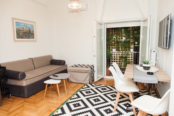 Apartamento | Área de estar | TV de tela plana