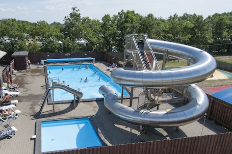 Outdoor pool. Møgeltønder Camping & Cottages