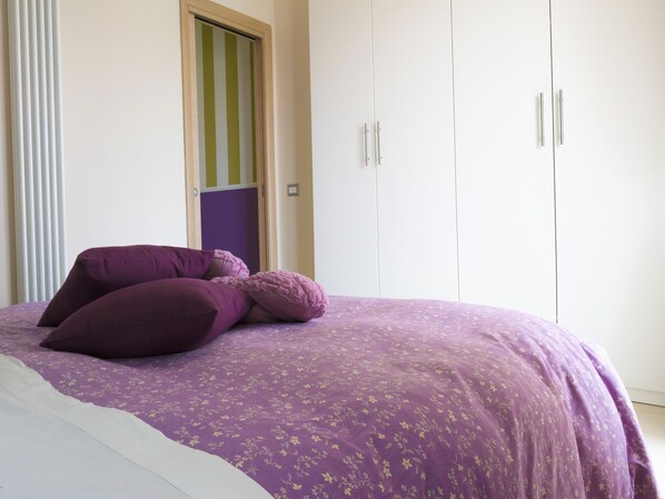 Appartamento, 1 camera da letto, balcone, vista giardino | 1 camera, insonorizzazione, Wi-Fi gratuito, lenzuola