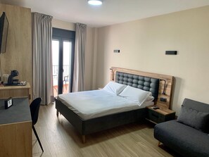 Premium bedding, down duvets, memory-foam beds, minibar - NerjaRooms (Nerja)