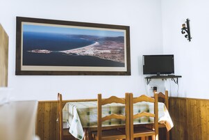 Una televisión de pantalla plana