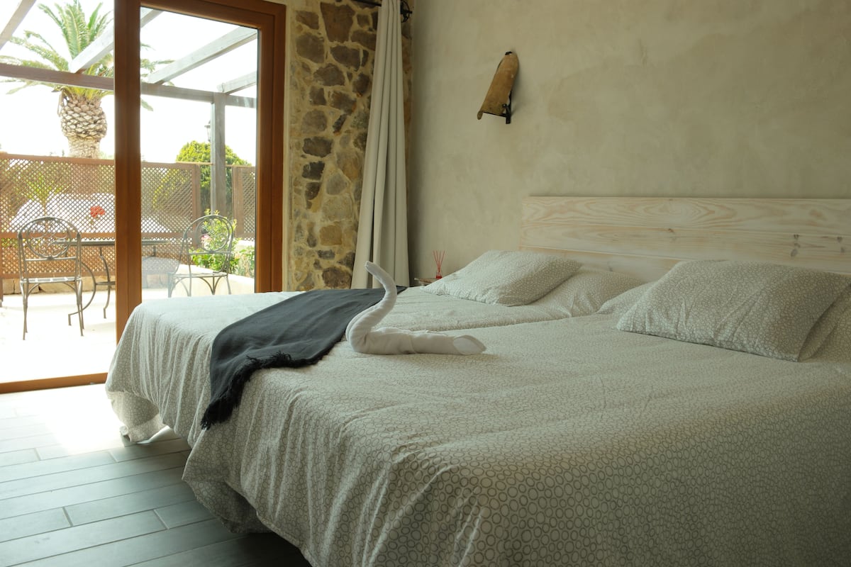 Blackout curtains, soundproofing, iron/ironing board, free WiFi