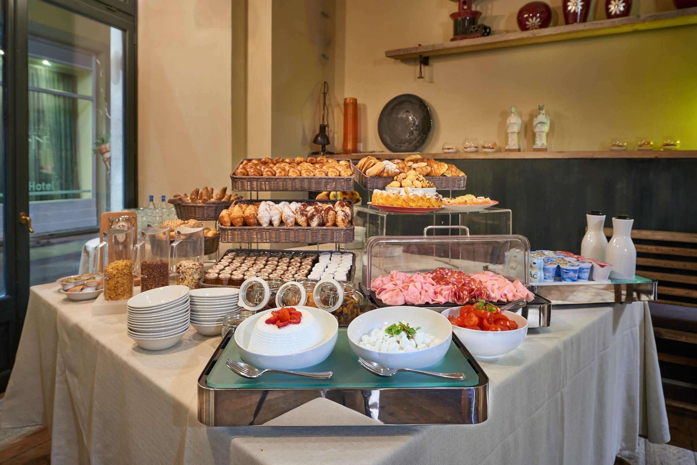 Desayuno continental incluido todos los días