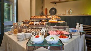 Desayuno continental incluido todos los días