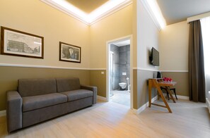 Minibar, in-room safe, desk, iron/ironing board - Residenza d Epoca la Basilica (Florence)