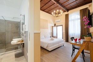 Minibar, in-room safe, desk, iron/ironing board - Residenza d Epoca la Basilica (Florence)