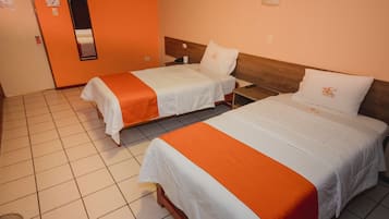 Camera Standard con 2 letti singoli | Biancheria da letto di alta qualità, una cassaforte in camera