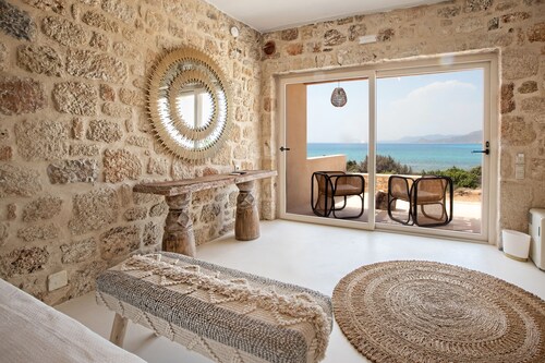 Eight Dimensions Capari Suites Elafonisos