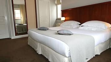 Chambre Double Supérieure | Minibar, coffres-forts dans les chambres, bureau, rideaux occultants