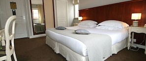 Superior Double Room | Minibar, in-room safe, individually decorated, individually furnished - Hotel Almadies (Saint-Jean-de-Luz)