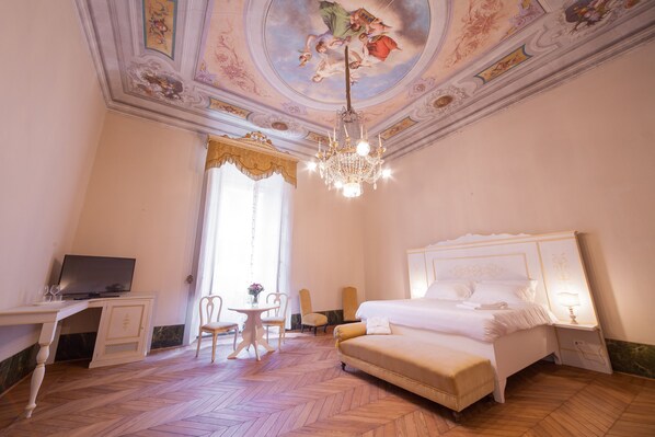 ห้องดีลักซ์ดับเบิล | ผ้าปูที่นอนฝ้ายอียิปต์, เครื่องนอนระดับพรีเมียม, เตียงเมมโมรีโฟม