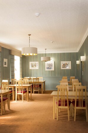 Restaurant - The Royal Oak Hotel (Buckie)