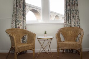 Double Room | Desk, free WiFi, bed sheets