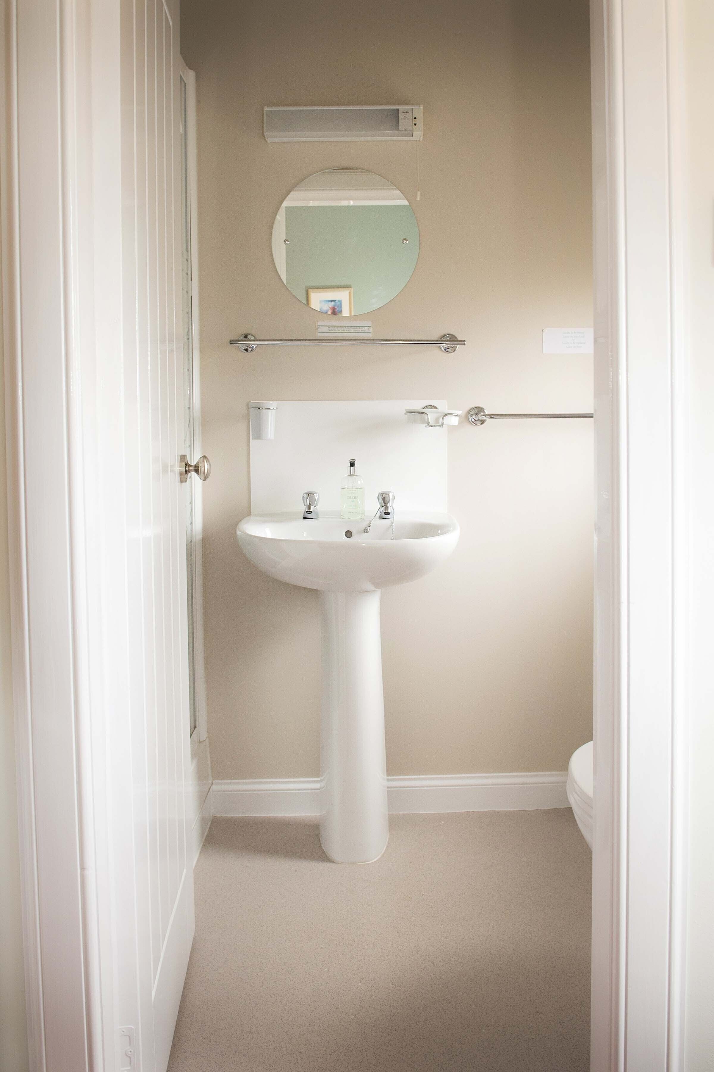 single room | bathroom | shower, free toiletries, hair dryer, towels