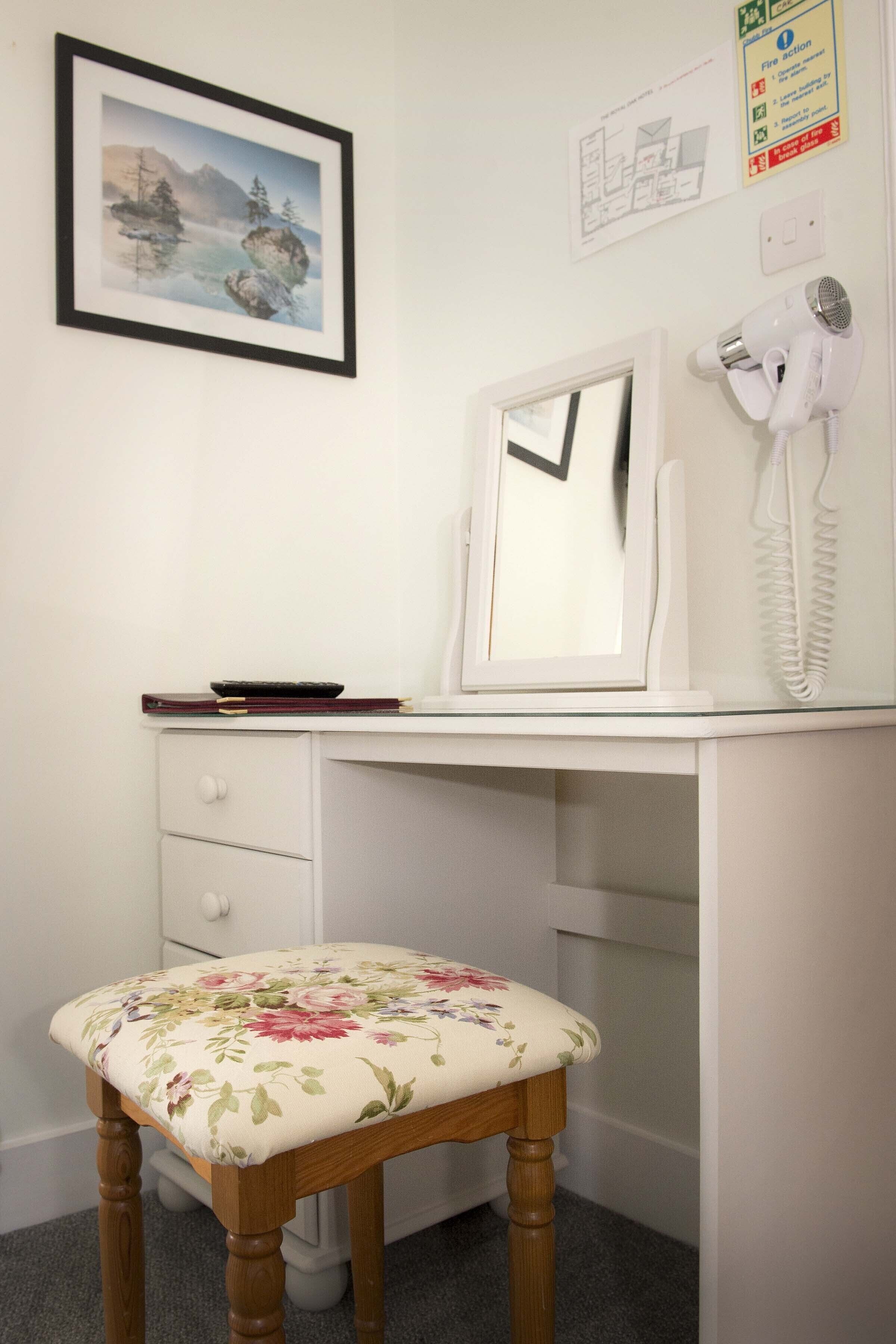 twin room | 1 bedroom, desk, free wifi, bed sheets