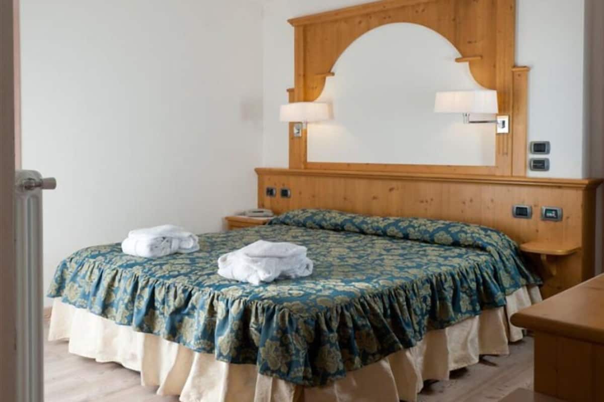 In-room safe, desk, blackout drapes, soundproofing