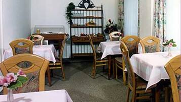 Lunch and dinner served, Vietnamese cuisine