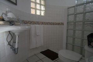 Family Townhome, 2 Bedrooms | Bathroom | Shower