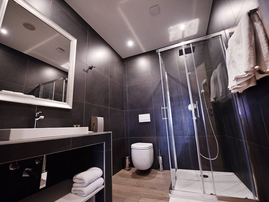 Camera Superior con letto matrimoniale o 2 letti singoli | Bagno | Doccia, set di cortesia gratuito, asciugacapelli, asciugamani