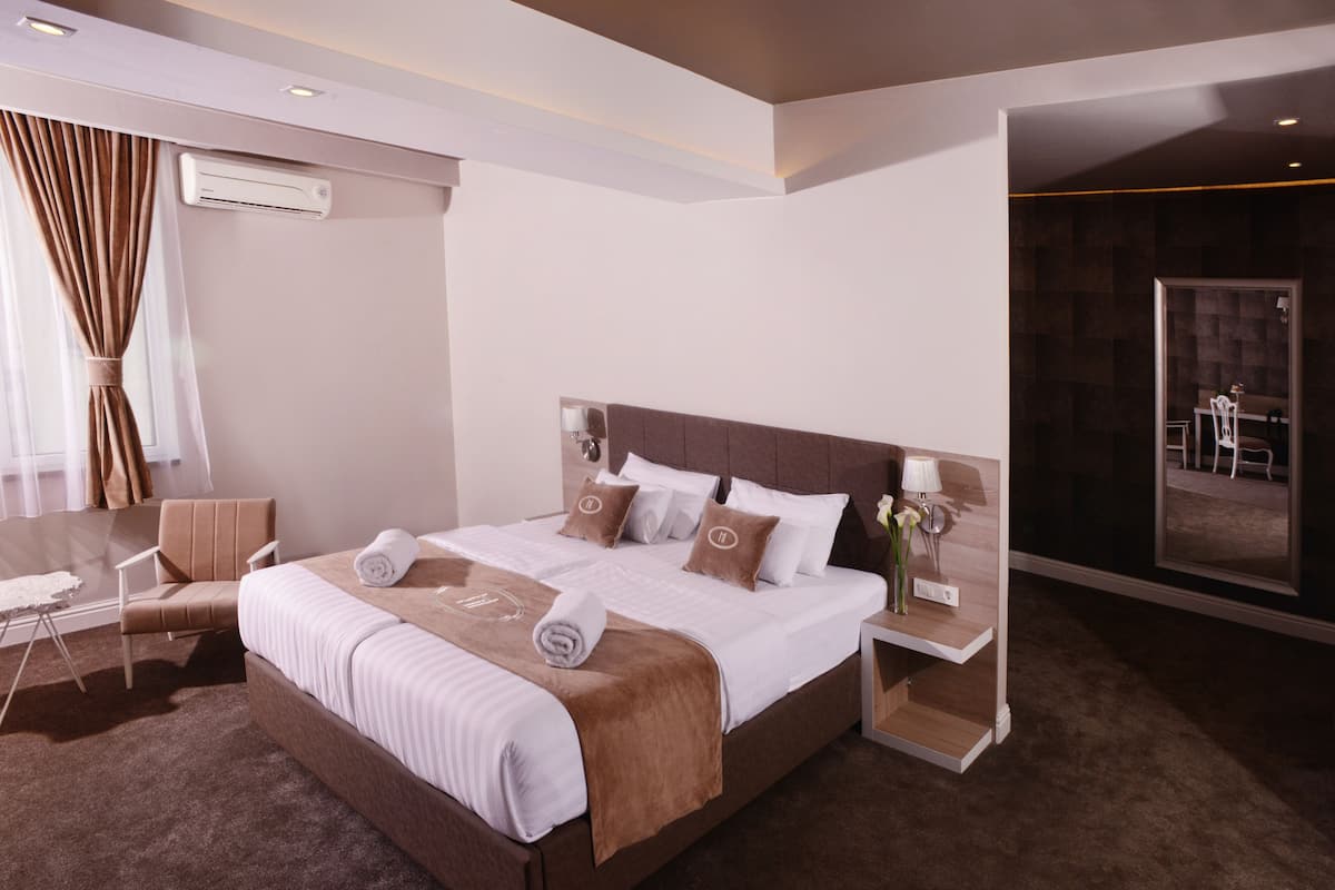 Standard Suite | 1 bedroom, premium bedding, soundproofing, iron/ironing board