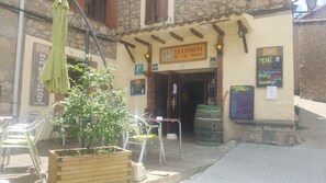 Outdoor dining - Cal Triuet (Gosol)